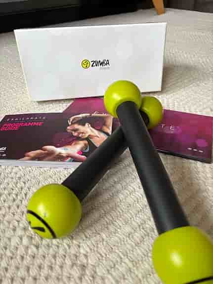 Zumba Exhilarate träningskit med toning sticks och dvd-skivor