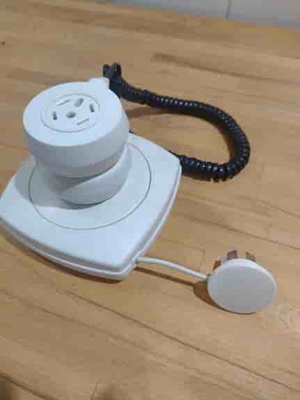 Telia telefonadapter eller förlängningsdosa för fast telefoni.