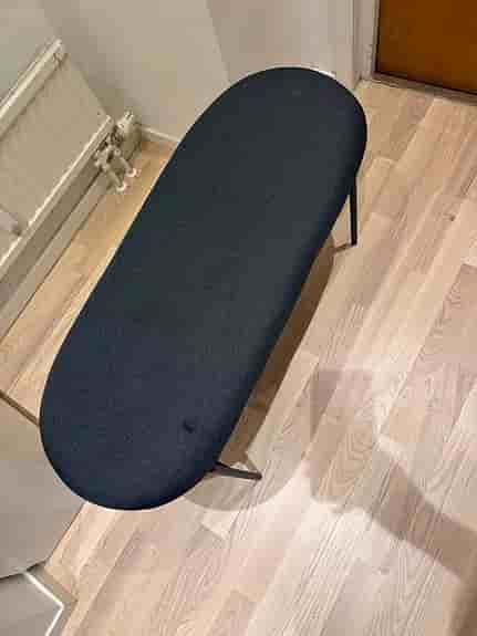 Bänk med sittdyna (fårskinn) – bra skick