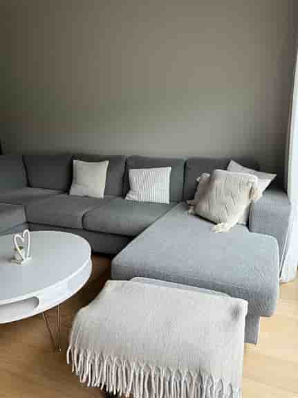 soffa, soffbord och TV-bänk