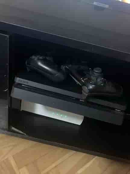 Sony Playstation 4 spelkonsol svart med handkontroller