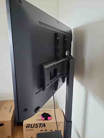 43" LG TV + Stativ