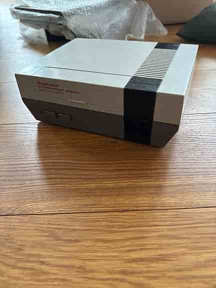 Nintendo Entertainment System NES spelkonsol med kontroller och spel