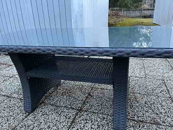 Utemöbler Rottingbord i grått med härdad glasskiva 160x90