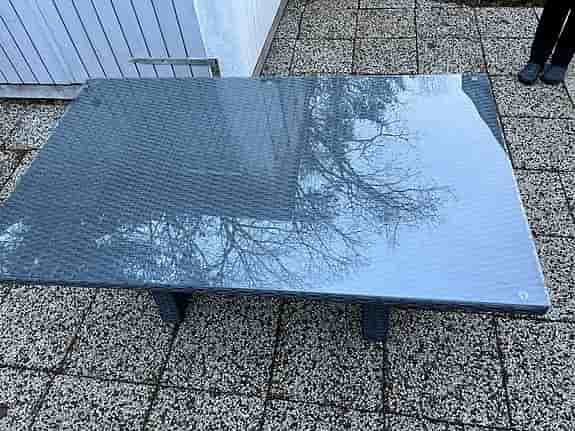 Utemöbler Rottingbord i grått med härdad glasskiva 160x90