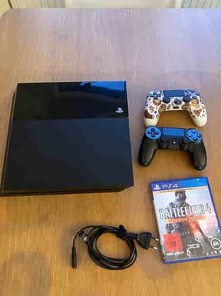 PlayStation 4 – 500GB | 2 handkontroller + spel | Fungerar perfekt
