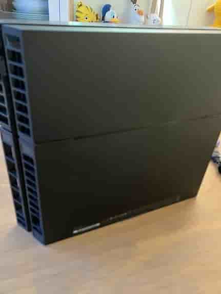 PlayStation 4 – 500GB | 2 handkontroller + spel | Fungerar perfekt