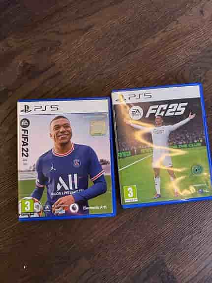 Sony Playstation 5 spel EA Sports FIFA 22 och FC 25