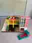 Retro Fisher-Price garage  parkeringshus vintage i toppskick!