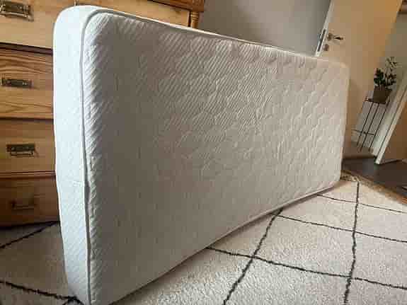 Skummadrass 90x200 cm FALNINGA Fast