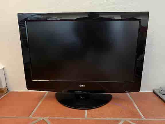 LG tv svart 32 tum