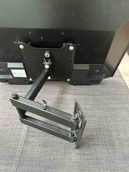 Sony 32 TV med svängbart väggfäste