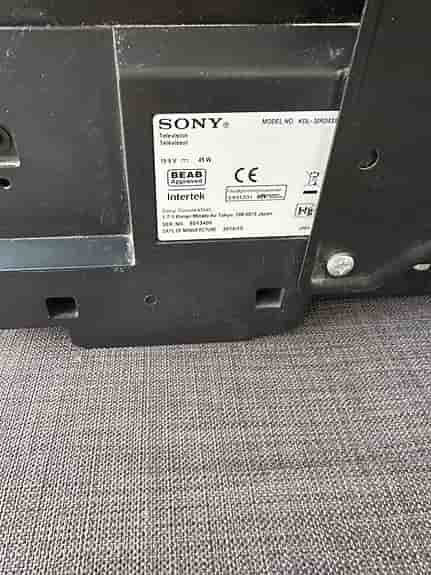 Sony 32 TV med svängbart väggfäste