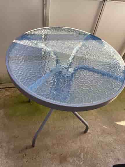 Runt trädgårdsbord glas metall