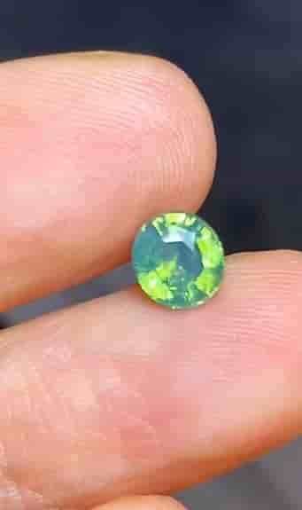 One untreated "Teal Color" sapphire with 1.01 ct.