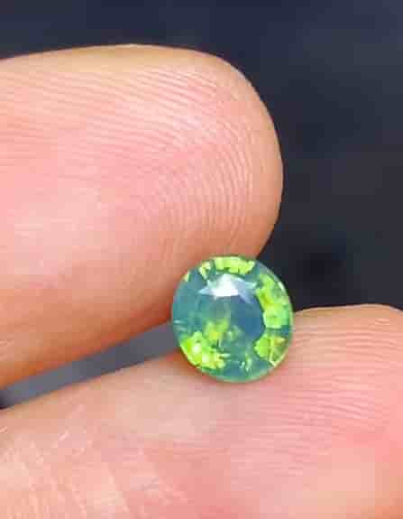 One untreated "Teal Color" sapphire with 1.01 ct.