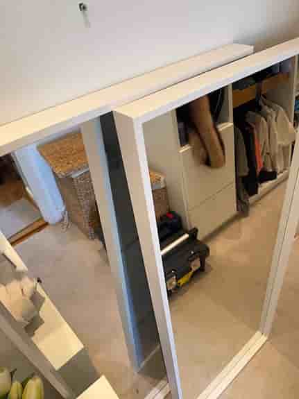 Vit helkroppsspegel från ikea