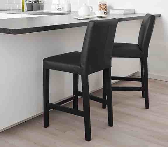 Barbord + 2 stolar – modern stil, mycket bra skick