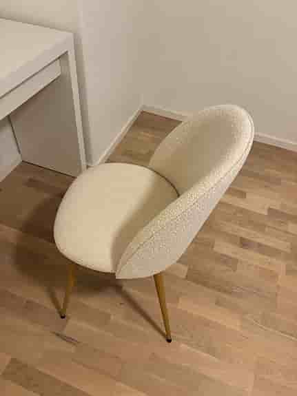 IKEA Malm Sminkbord och beige stol