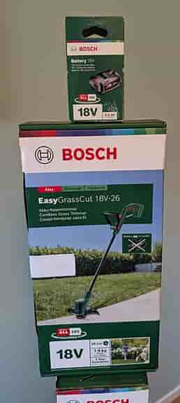Bosch Häcksax och Grästrimmer, 2 st. 2,0 Ah batterier och laddare