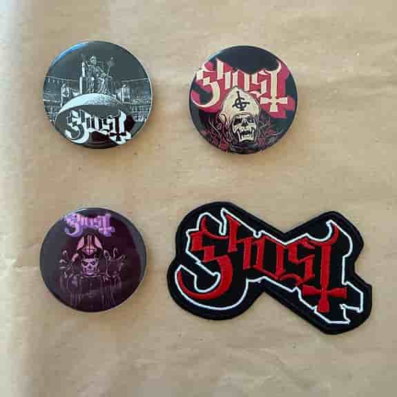 Ghost pins och tygmärke set