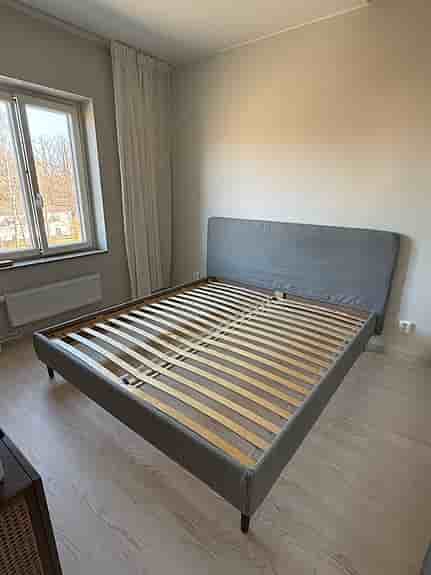 IKEA sängstomme 180x200 med Pretty Pegs-ben