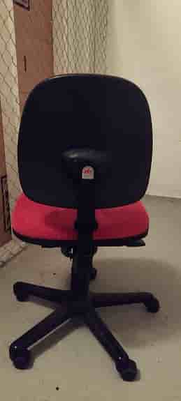 Säljer en bekväm och ergonomisk kontorsstol