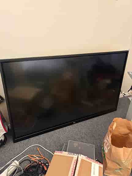 LG TV 65” Interaktiv + väggfäste BVSA