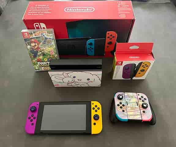 Nintendo Switch i toppskick + extra Joy-Cons & Mario Party