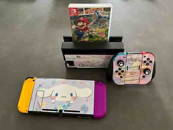 Nintendo Switch i toppskick + extra Joy-Cons & Mario Party