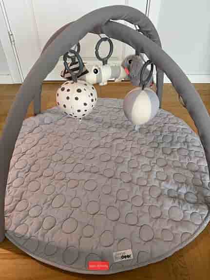 Done by Deer babygym grå