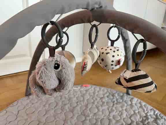 Done by Deer babygym grå