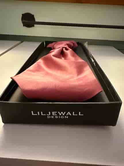Liljewall Design kravatt med näsduk rosa man