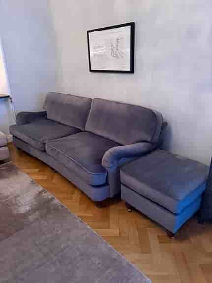 Howard soffa och sittpuff (Sammetstyg)