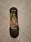 True Fly skateboard svart med grafiskt motiv
