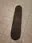 True Fly skateboard svart med grafiskt motiv