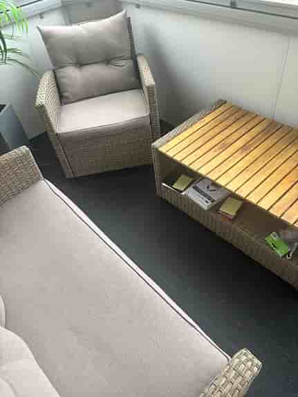 Utemöbelgrupp soffa fåtölj bord konstrotting beige träskiva