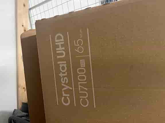 Samsung 65" CU7100 Crystal UHD 4K Smart TV (TU65CU7105K) with tripod