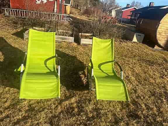 Solstolar gungmodell grön textil med vit metallram