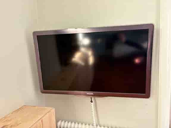 Philips tv samt väggfäste 40”