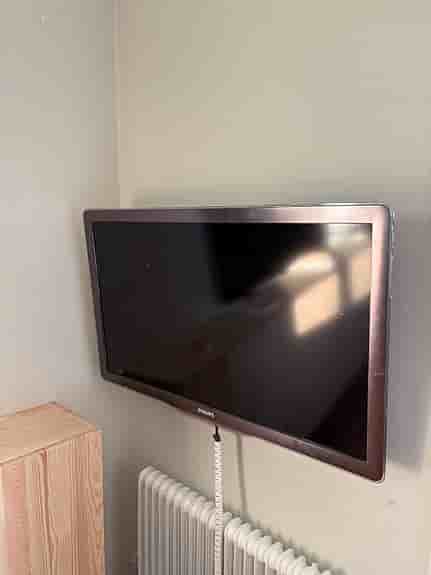 Philips tv samt väggfäste 40”