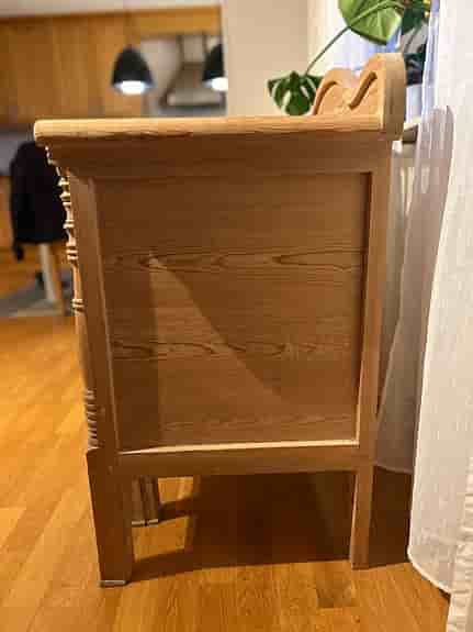 Antik stol / barnsäng med förvaring – unik möbel
