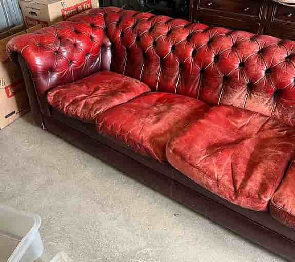 Soffa chesterfieldstil vinröd läder