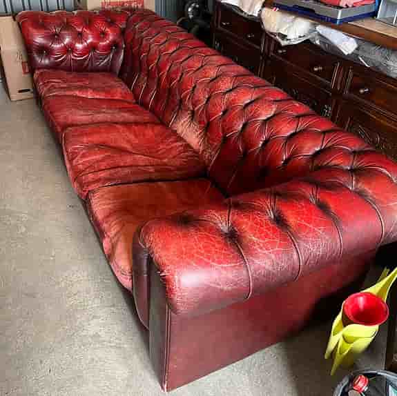 Soffa chesterfieldstil vinröd läder