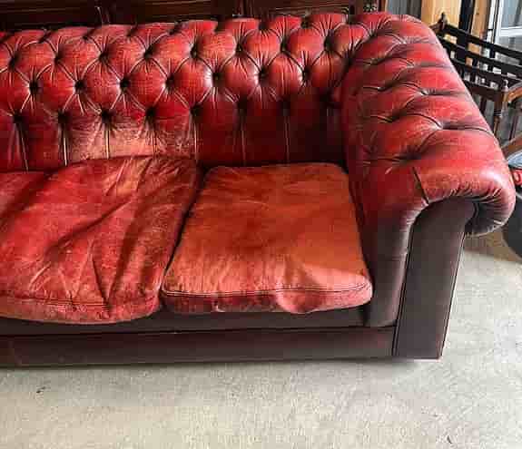 Soffa chesterfieldstil vinröd läder