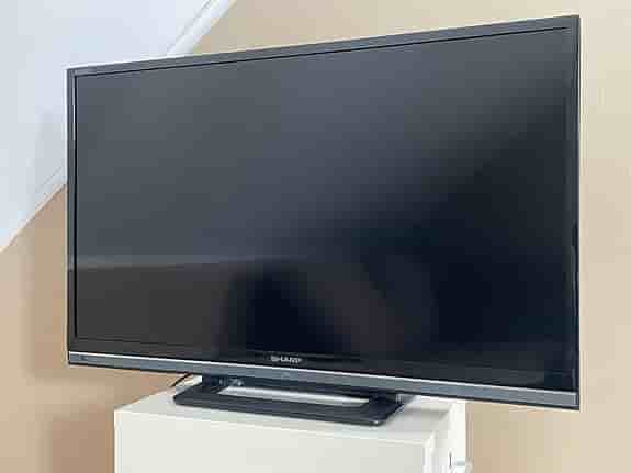 Sharp 32" LED-TV svart