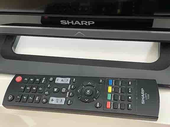 Sharp 32" LED-TV svart