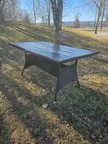 Hillerstorp trädgårdsbord