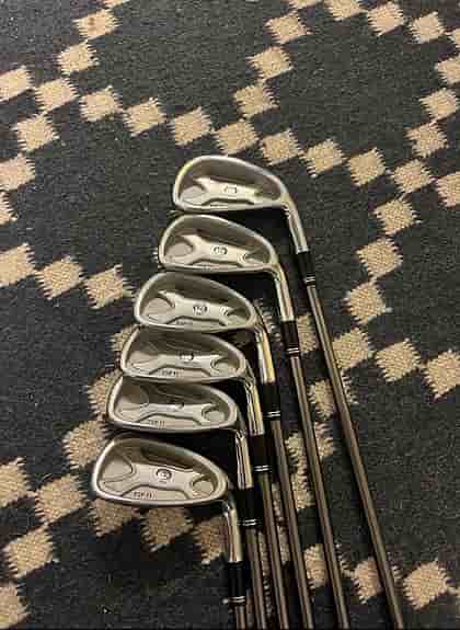 Golfset järnklubbor med stålskaft