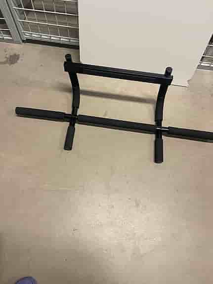 Pull up bar dörrgym dörrtrapets svart